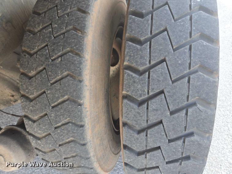 image for item EU4594 2015 Peterbilt 320 refuse truck