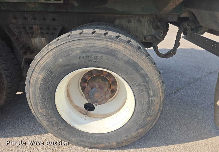 image for item EU4594 2015 Peterbilt 320 refuse truck