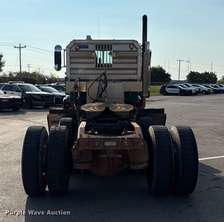 image for item EU4595 2018 Peterbilt 367 semi truck