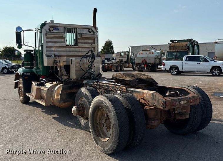 image for item EU4595 2018 Peterbilt 367 semi truck