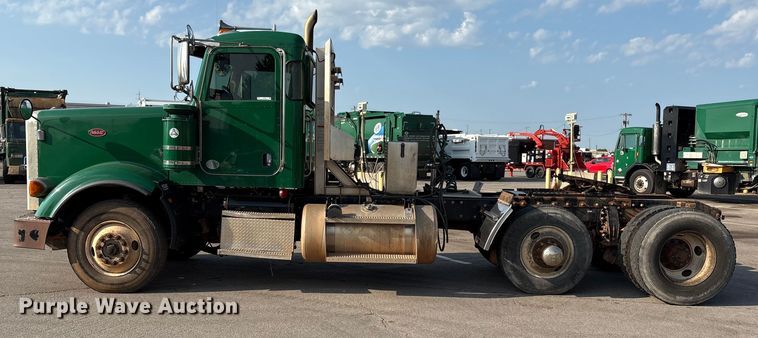 image for item EU4595 2018 Peterbilt 367 semi truck