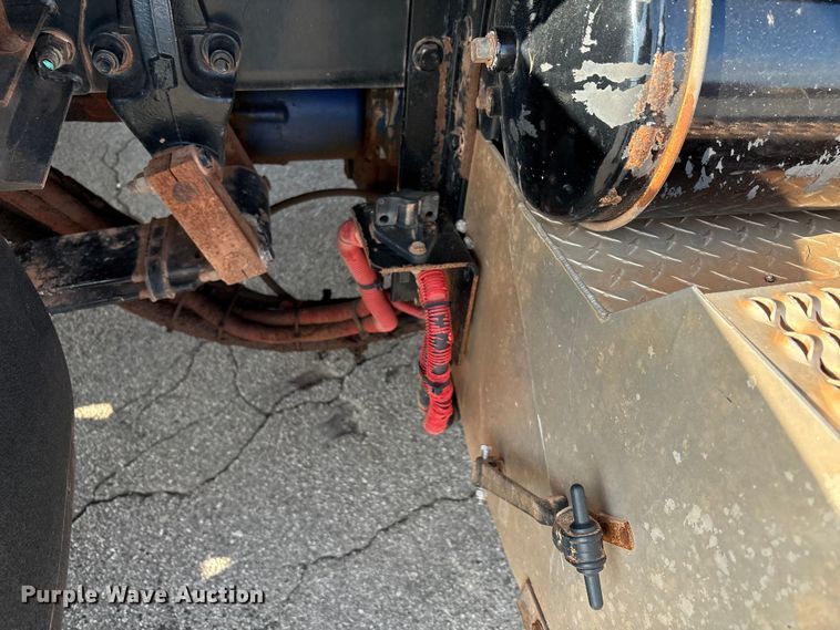 image for item EU4595 2018 Peterbilt 367 semi truck