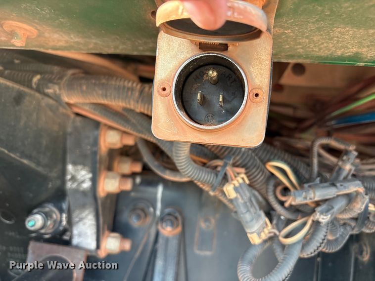 image for item EU4595 2018 Peterbilt 367 semi truck