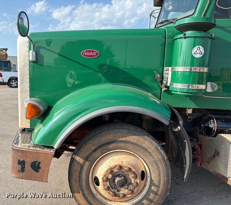 image for item EU4595 2018 Peterbilt 367 semi truck