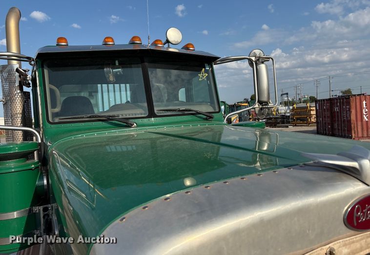 image for item EU4595 2018 Peterbilt 367 semi truck
