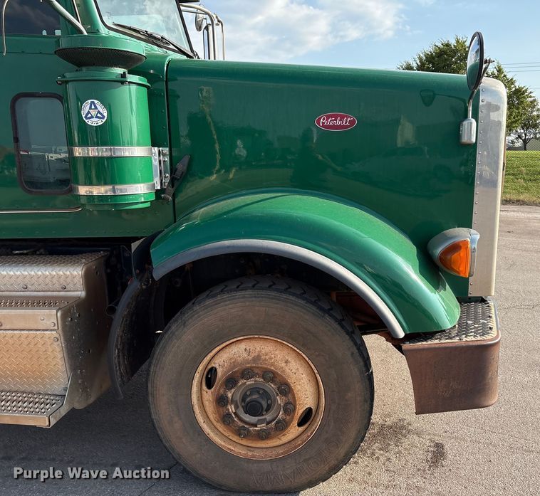image for item EU4595 2018 Peterbilt 367 semi truck