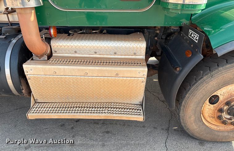 image for item EU4595 2018 Peterbilt 367 semi truck