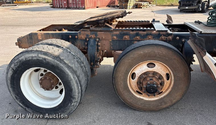 image for item EU4595 2018 Peterbilt 367 semi truck