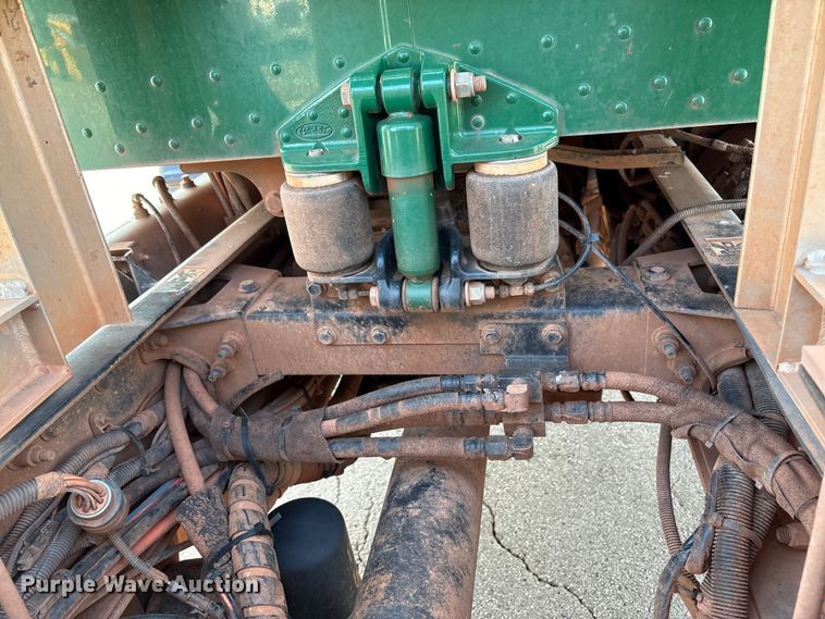 image for item EU4595 2018 Peterbilt 367 semi truck