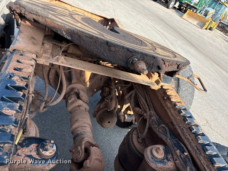 image for item EU4595 2018 Peterbilt 367 semi truck