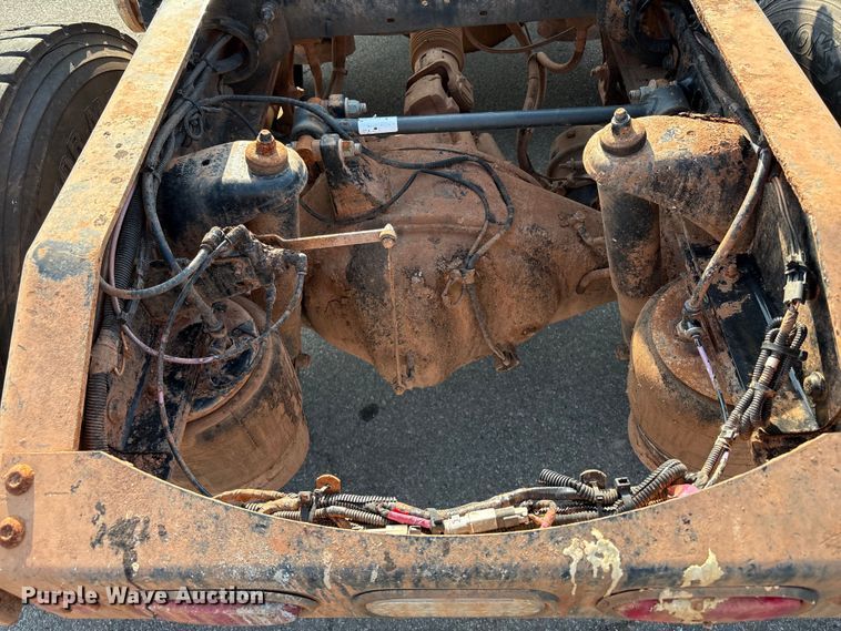 image for item EU4595 2018 Peterbilt 367 semi truck