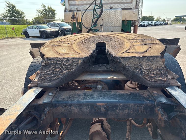 image for item EU4595 2018 Peterbilt 367 semi truck