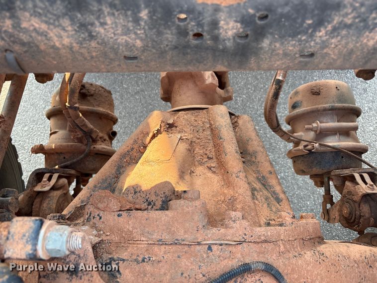 image for item EU4595 2018 Peterbilt 367 semi truck