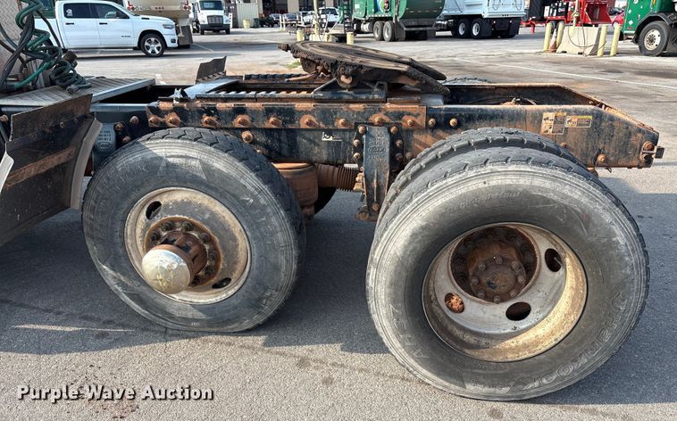 image for item EU4595 2018 Peterbilt 367 semi truck