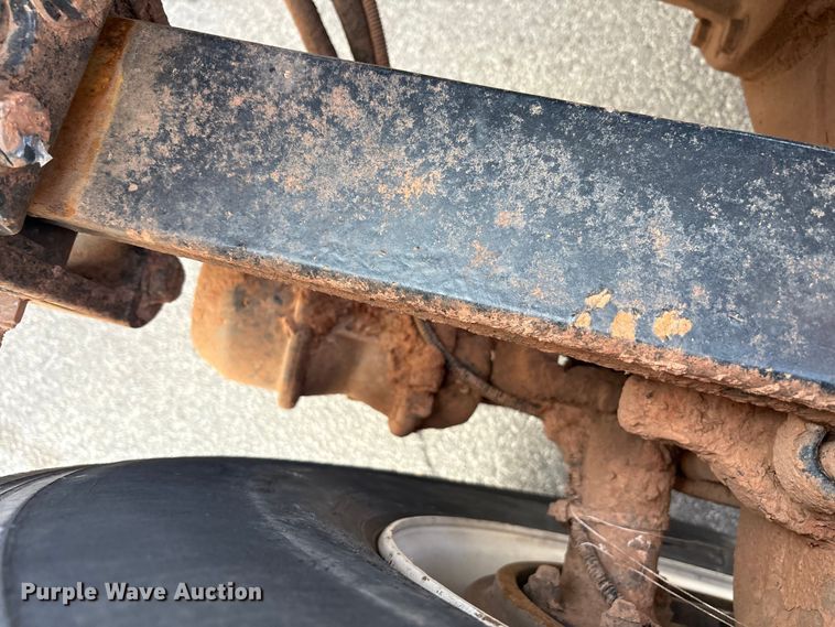 image for item EU4595 2018 Peterbilt 367 semi truck