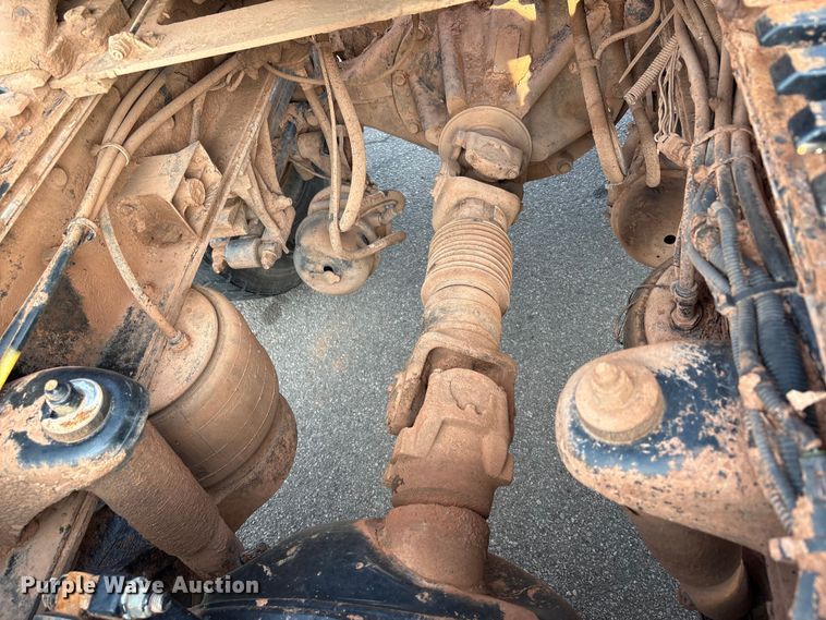 image for item EU4595 2018 Peterbilt 367 semi truck