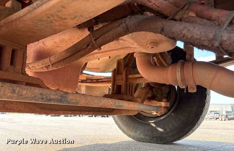 image for item EU4595 2018 Peterbilt 367 semi truck