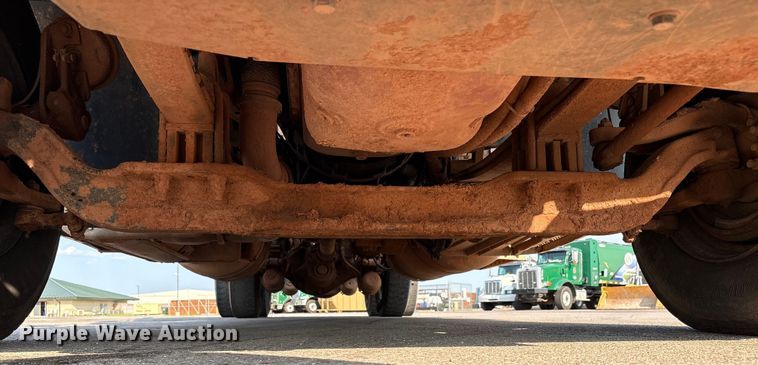 image for item EU4595 2018 Peterbilt 367 semi truck