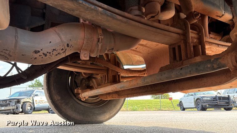 image for item EU4595 2018 Peterbilt 367 semi truck