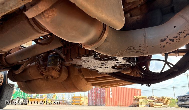 image for item EU4595 2018 Peterbilt 367 semi truck