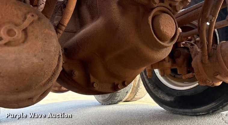 image for item EU4595 2018 Peterbilt 367 semi truck