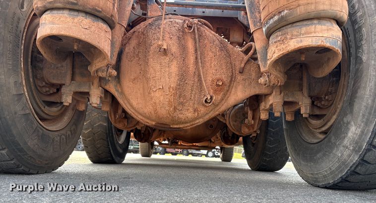 image for item EU4595 2018 Peterbilt 367 semi truck