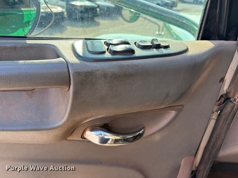 image for item EU4595 2018 Peterbilt 367 semi truck