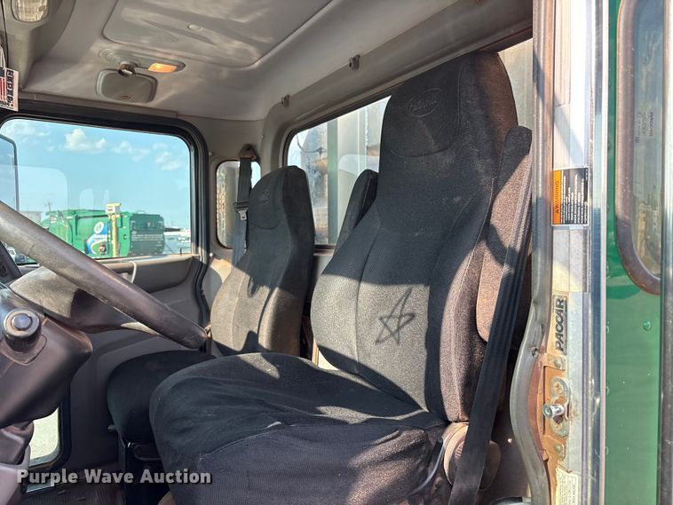 image for item EU4595 2018 Peterbilt 367 semi truck