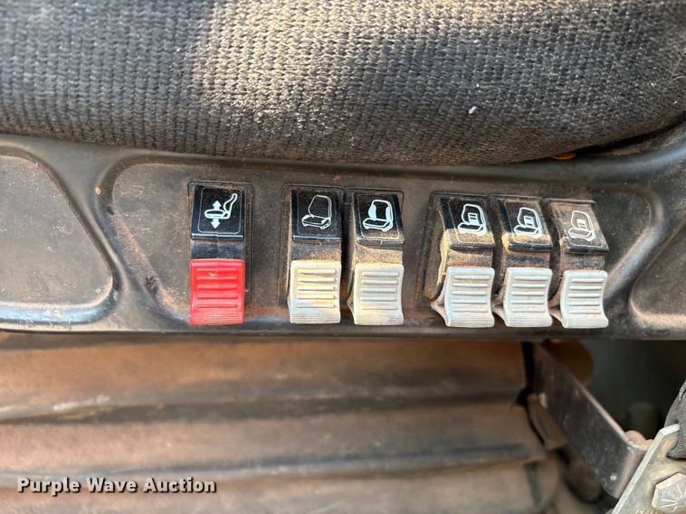 image for item EU4595 2018 Peterbilt 367 semi truck