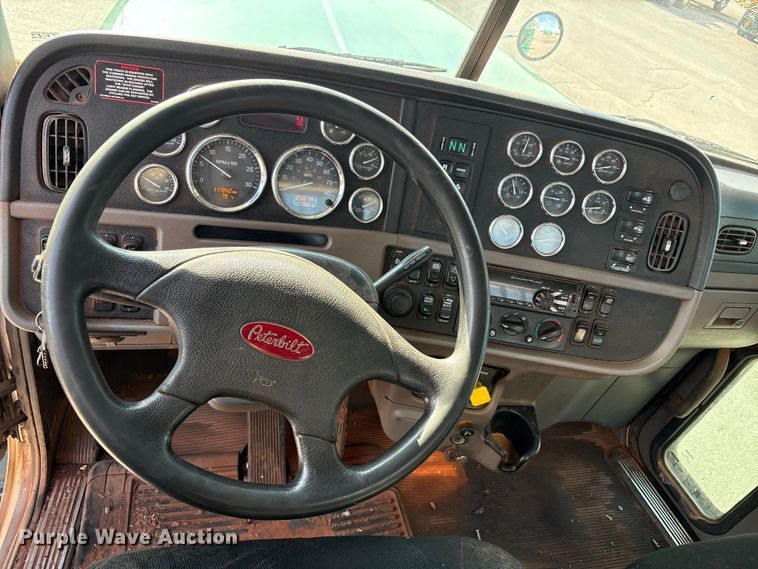 image for item EU4595 2018 Peterbilt 367 semi truck