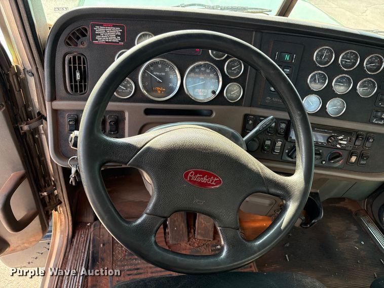 image for item EU4595 2018 Peterbilt 367 semi truck