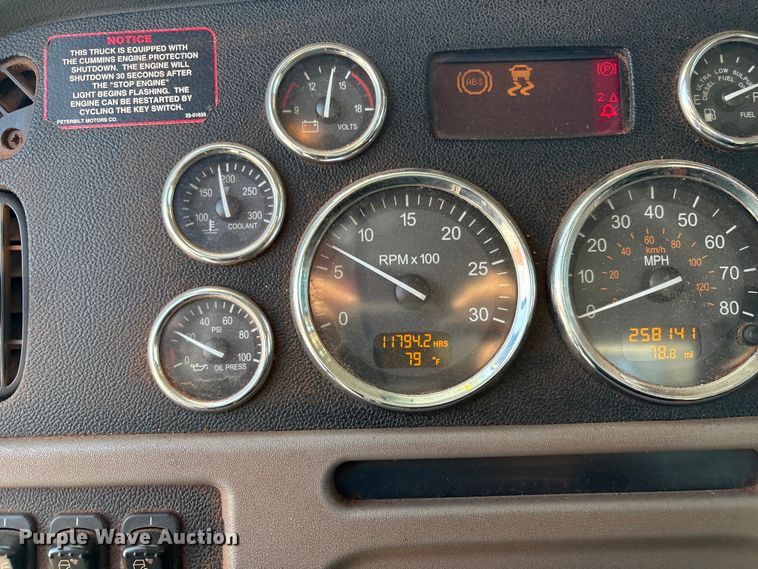 image for item EU4595 2018 Peterbilt 367 semi truck