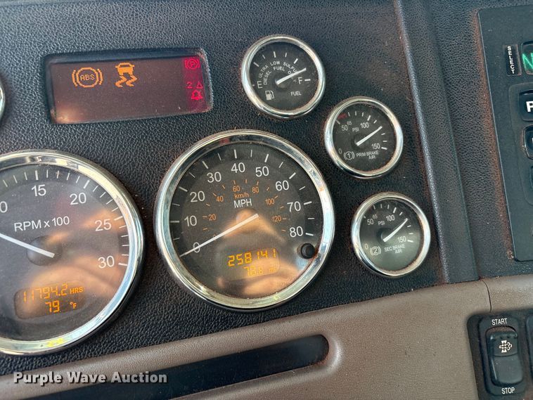 image for item EU4595 2018 Peterbilt 367 semi truck