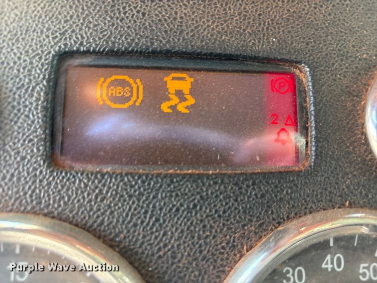 image for item EU4595 2018 Peterbilt 367 semi truck