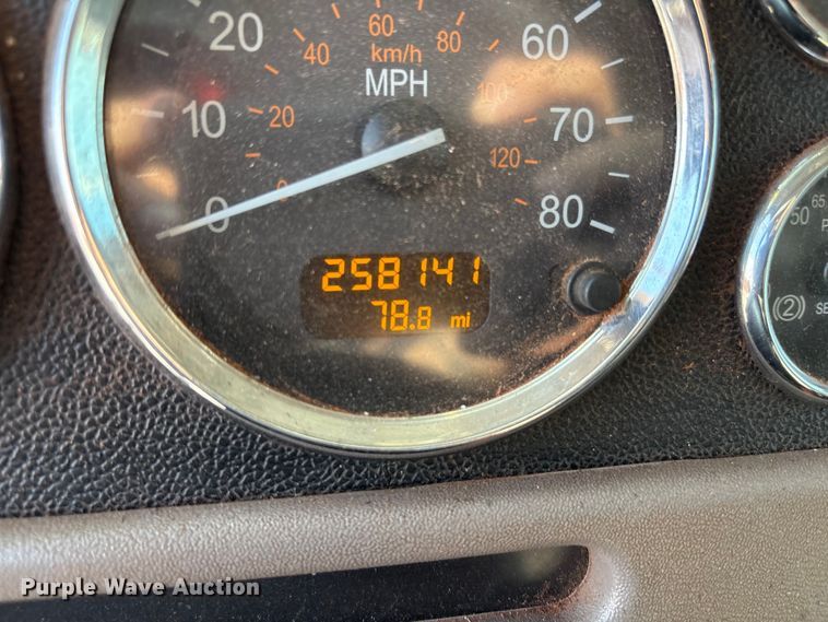 image for item EU4595 2018 Peterbilt 367 semi truck