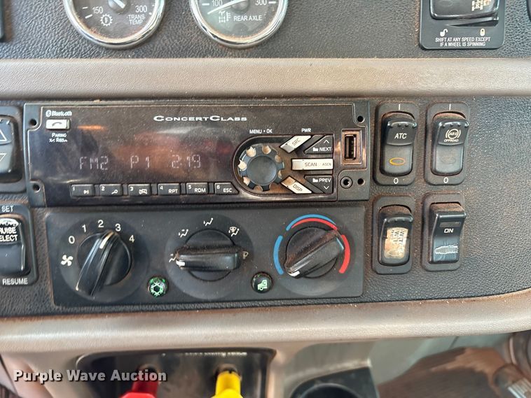 image for item EU4595 2018 Peterbilt 367 semi truck