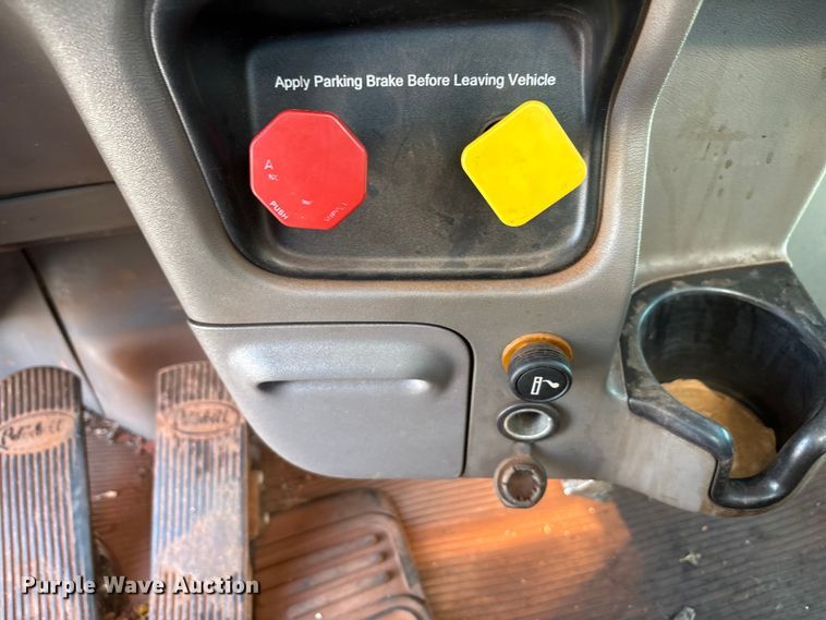 image for item EU4595 2018 Peterbilt 367 semi truck