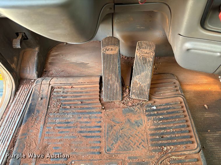 image for item EU4595 2018 Peterbilt 367 semi truck