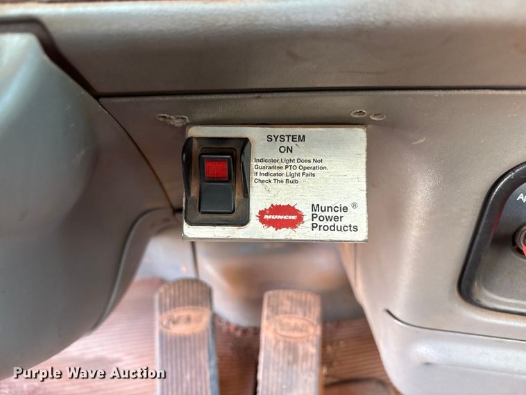 image for item EU4595 2018 Peterbilt 367 semi truck