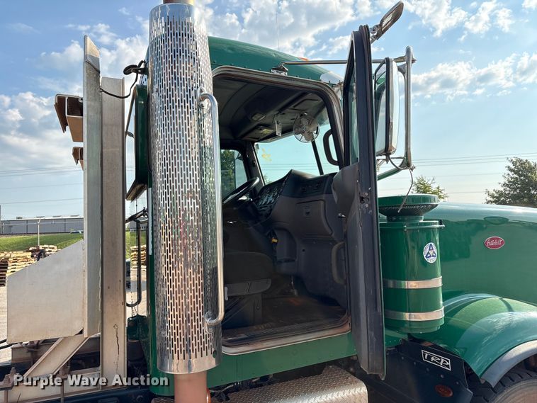 image for item EU4595 2018 Peterbilt 367 semi truck