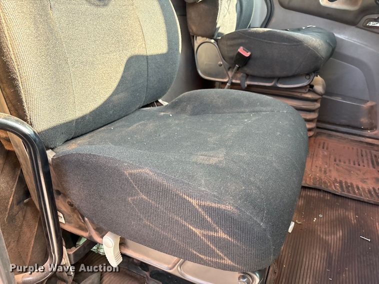 image for item EU4595 2018 Peterbilt 367 semi truck