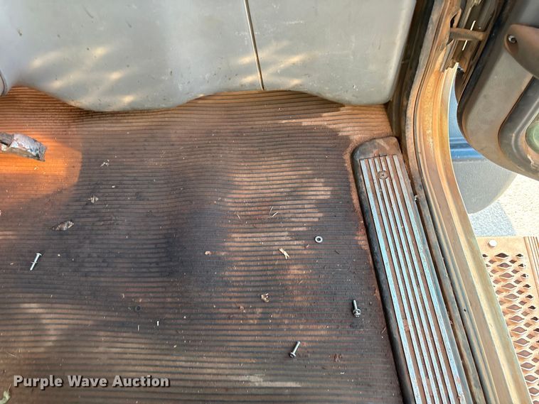 image for item EU4595 2018 Peterbilt 367 semi truck