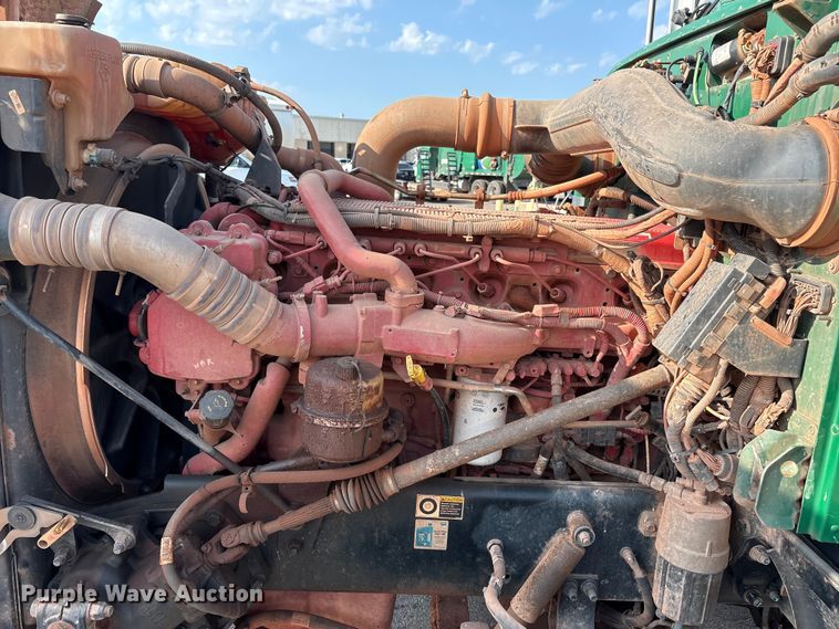 image for item EU4595 2018 Peterbilt 367 semi truck