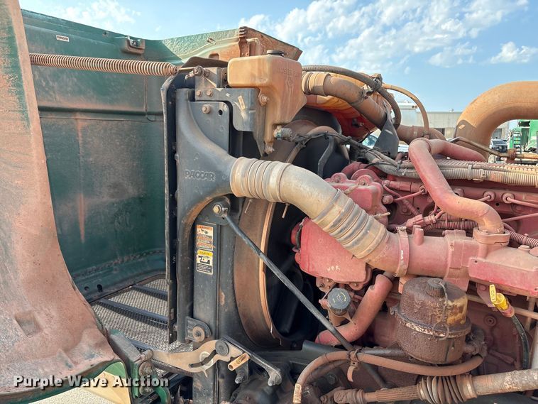 image for item EU4595 2018 Peterbilt 367 semi truck