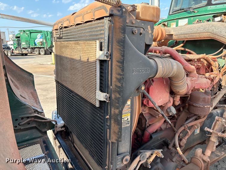 image for item EU4595 2018 Peterbilt 367 semi truck