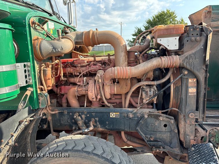 image for item EU4595 2018 Peterbilt 367 semi truck