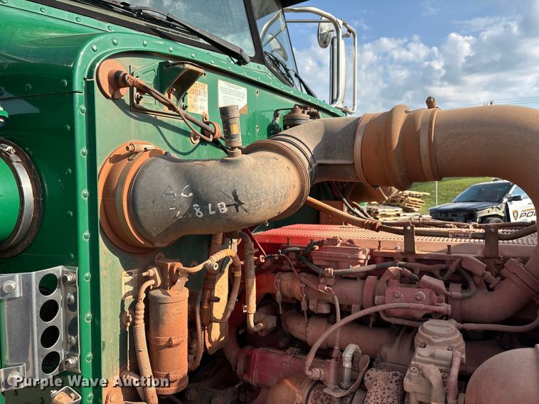 image for item EU4595 2018 Peterbilt 367 semi truck