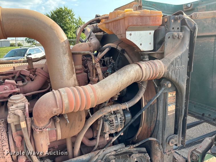 image for item EU4595 2018 Peterbilt 367 semi truck