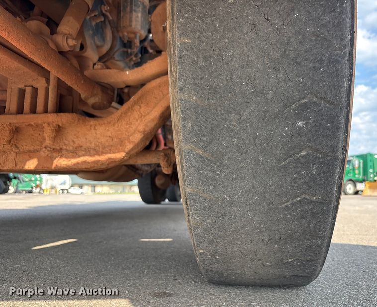 image for item EU4595 2018 Peterbilt 367 semi truck