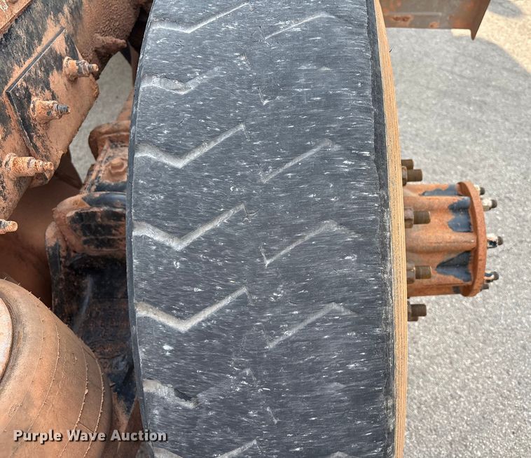 image for item EU4595 2018 Peterbilt 367 semi truck